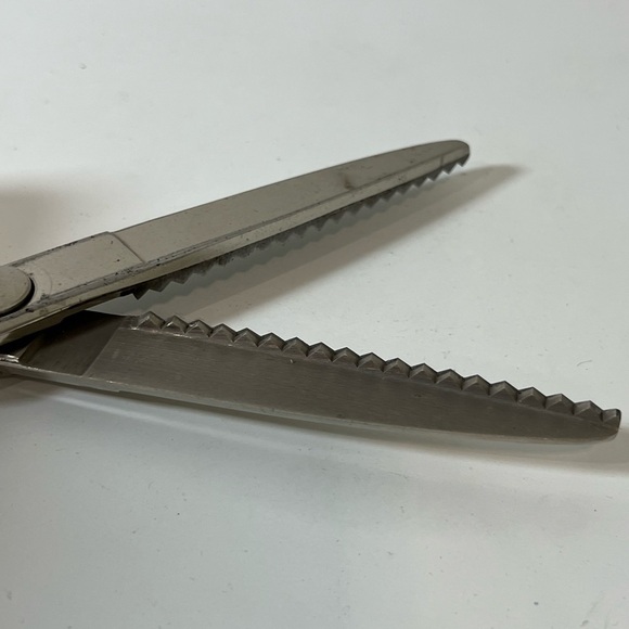 Amazing Condition Vintage WISS Pinking Shears Scissors CC9 Chrome Heavy Duty, 9” - Picture 3 of 5